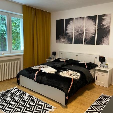 Studio Apartment Dandelion Братислава Екстер'єр фото