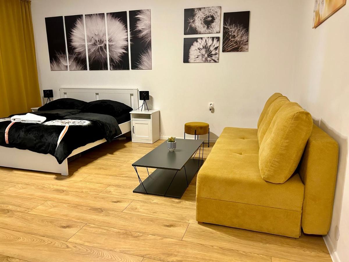 Studio Apartment Dandelion Братислава Екстер'єр фото
